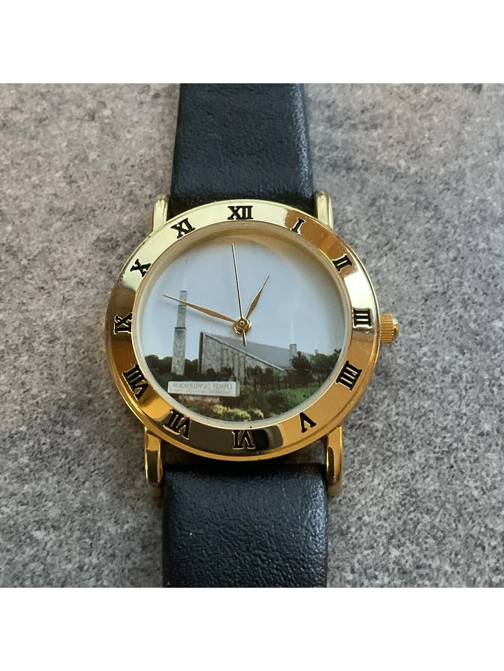 Vintage Chicago Illinois LDS Temple Mens Watch 32mm Gold Tone Case Black Band BN